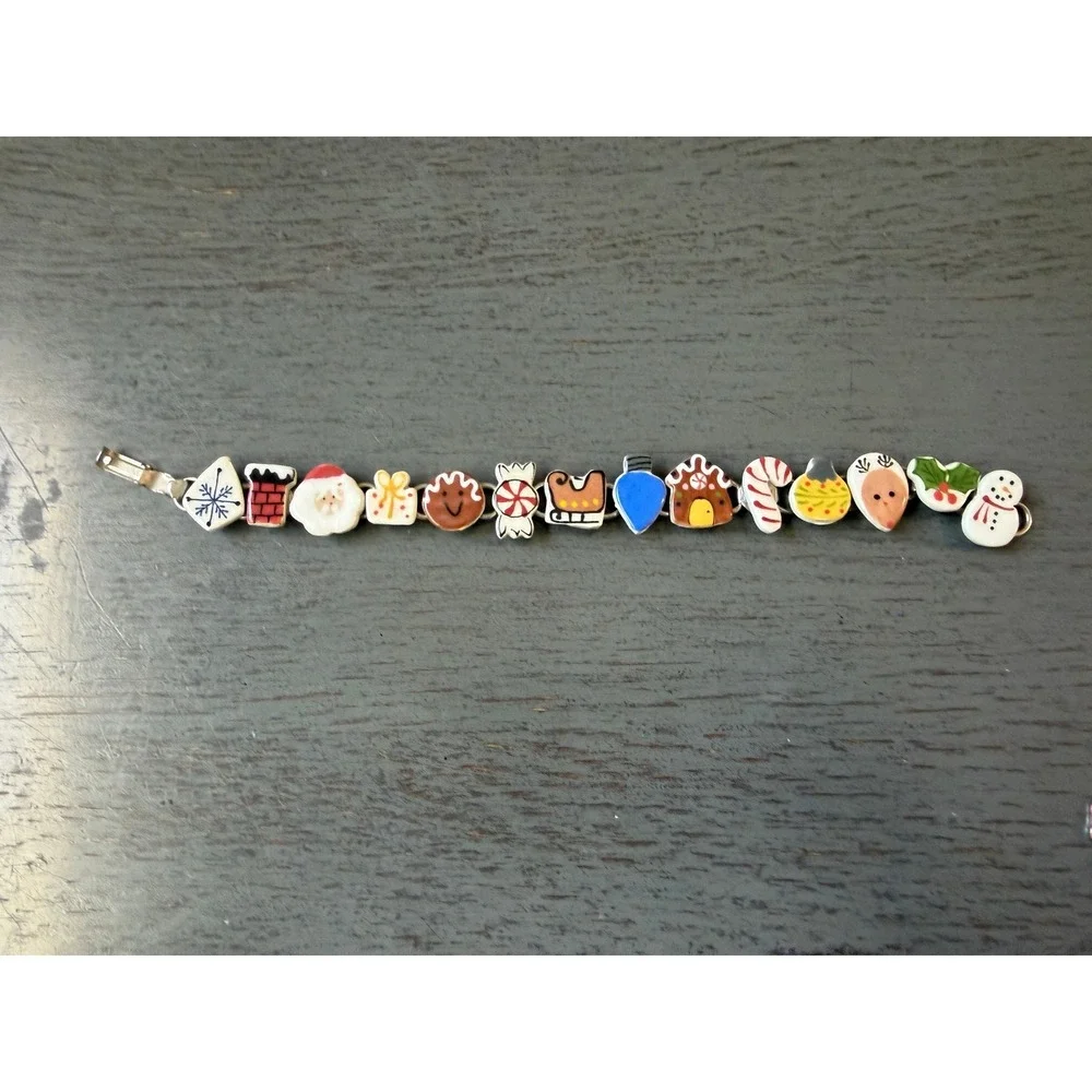 Vintage Christmas Holiday Charm Bracelet Ceramic Santa Snowman Gingerbread 7.75